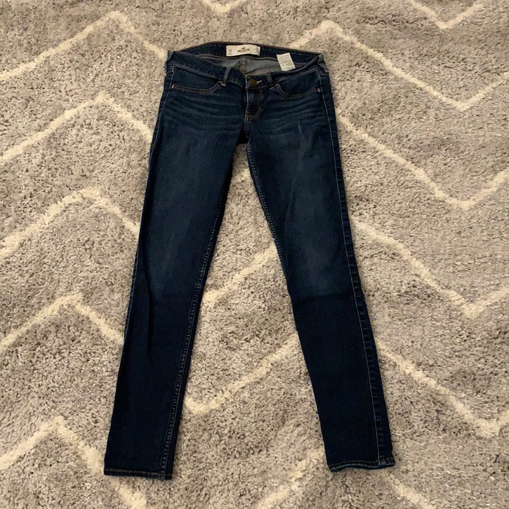 Dark wash skinny jeans 🌸